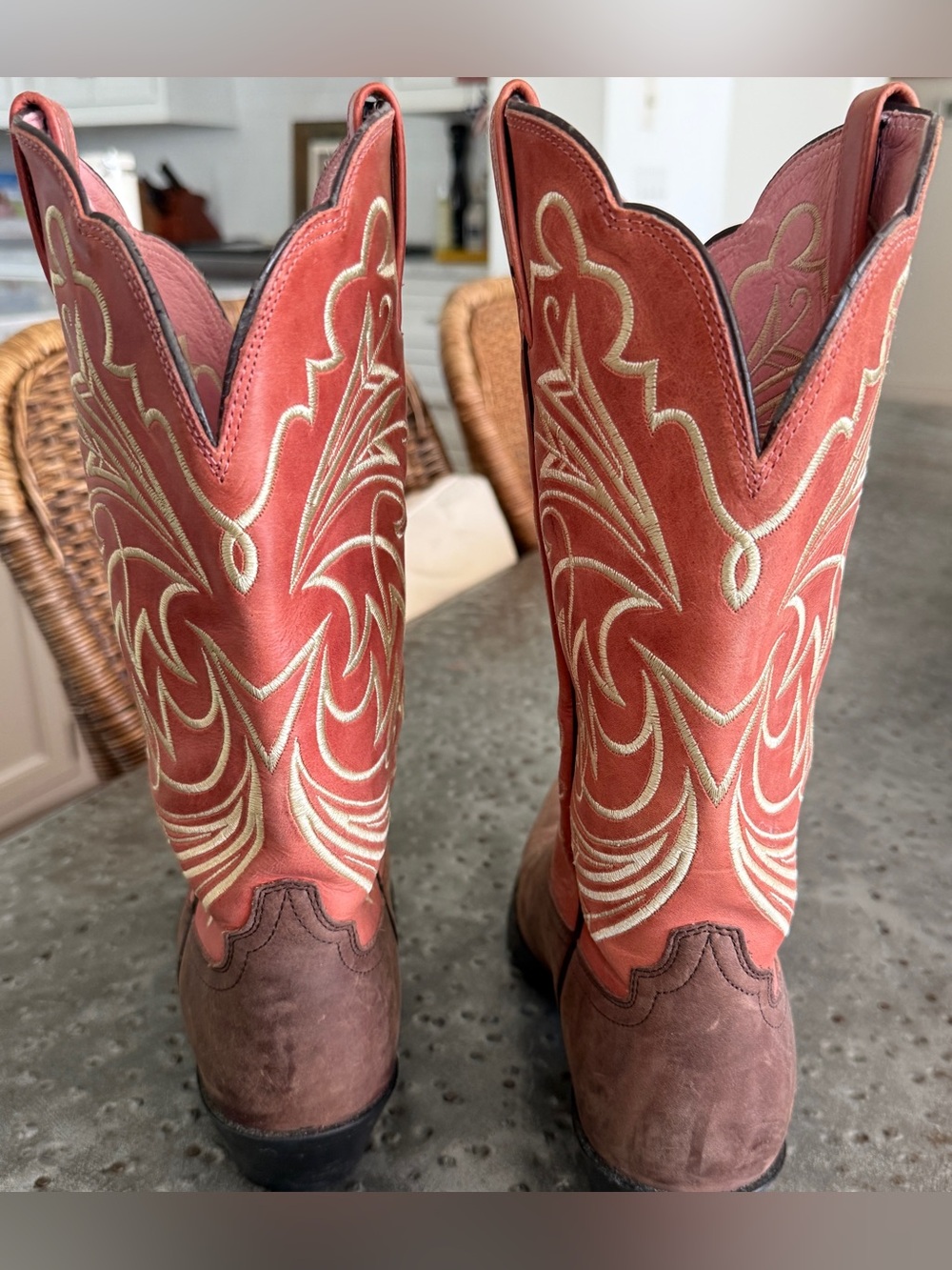 ARIAT Women’s Cowboy Boots with Embroidery Design. Chocolate/burnt orange. 9. - Picture 2 of 6